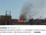Incendio consumió un almacén de jabas de fruta en Huaral