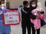 Bebé de 7 meses y una niña de un año fueron dadas de alta tras vencer al COVID-19