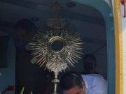 Trujillanos reciben entre lágrimas la bendición con el Corpus Christi