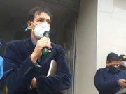 Ante protesta de trabajadores administrativos, Consejero Regional hace visita de a la DIRESA
