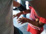 MADRE DESALMADA QUEMA MANOS A SU HIJO