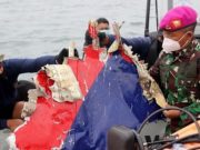 Hallan restos humanos en zona donde cayó avión de Indonesia