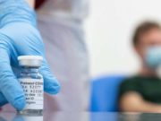 Internacional: Médico es acusado de robar vacunas para sus familiares y amigos