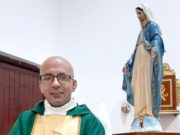 Padre Edgar Gonzales visitó área UCI para llevar la bendición de Dios a pacientes