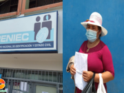 INDIGNANTE: Madre de Familia denuncia maltrato por parte de trabajadora de Reniec (VIDEO)
