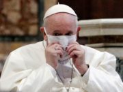 Papa Francisco recibe la primera dosis de la vacuna contra el coronavirus de Pfizer