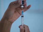 Hoy llegan 117 mil dosis de vacuna Pfizer y para abril se negocia llegada de vacuna Sputnik V