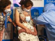 Mujer de 104 años recibió la segunda dosis de la vacuna
