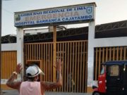 Barranca: Joven se arrodilló, rezó y pidió por la salud de las personas que luchan contra el covid-19