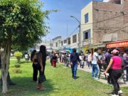Colas, caos y aglomeración de personas frente a la RENIEC de Huaral
