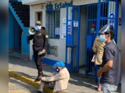 Lamentable indiferencia en la que un anciano espera atención en ESSALUD de Chancay