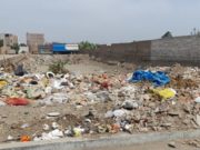 ¡Lamentable! Calle aledaña al estadio Julio Lores Colán convertida en un basural