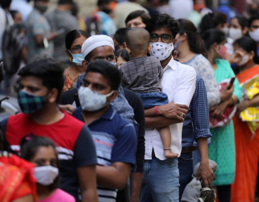 India rompe récord mundial al registrar más de 300.000 casos de coronavirus en un solo día