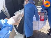 Denuncian presunto uso de jeringas vacías para vacunar a adultos mayores contra la covid-19