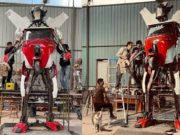 La creatividad no tiene límites : Artista peruano convierte moto «Torito» en transformer