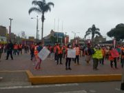 Trabajadores de construcción civil realizan marcha exigiendo reactivación de obras al alcalde