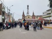 Ambulantes mortificados por volante municipal que amenaza confiscar sus mercaderías