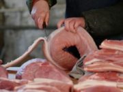 Carne de cerdo por las nubes: comerciantes se ven afectados por alza del costo del maíz