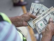 Precio del dólar bajó al inicio de la jornada, tras confirmarse permanencia de Julio Velarde en el BCR
