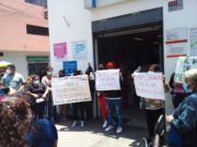 Comerciantes del mercado «San Martín» protestaron en los exteriores de ENEL pidiendo la devolución de sus medidores