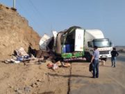 Supe: camión de carga se estrelló contra cerro y dejó como saldo un herido