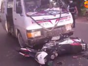 Moto lineal impactó fuertemente contra combi cerca al cruce de Retes
