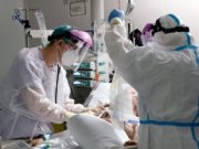 Esposa de peruano que dio positivo a variante ómicron tiene síntomas y está en Perú