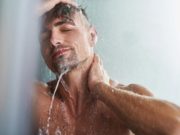 COVID-19: ¿Se puede bañar una persona que ha dado positivo?