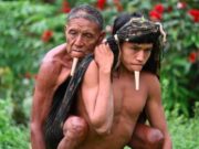 Amazonas: Joven cargó a su padre por 6 horas para ser vacunado contra la COVID-19