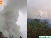 Hombres de rojo luchan para apagar incendio forestal en los Baños de Boza