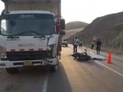 Aucallama: Hombre pierde la vida tras impactar su moto lineal contra camión