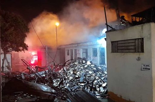 Área de archivo quedó reducida a cenizas tras voraz incendio en Hospital de Chancay