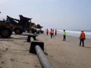 Playa «El Cascajo» invadida de tuberías y maquinarias para construcción del MegaPuerto