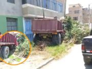Volquete se despistó y se subió a la vereda ocasionando daños materiales