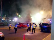 Vehículo se incendió en plena Plaza de Armas aparentemente por fallas mecánicas