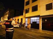 Dos hombres fueron asesinados dentro de un hospedaje en La Victoria