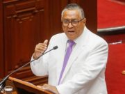 Ministro Hernán sobre el agua arracimada: «Nunca lo he recetado y no he mencionado que tenga propiedades curativas»