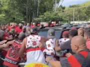 ¡Insólito! Hinchas del Flamengo agredieron a sus futbolistas por no golear a Sporting Cristal