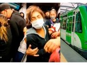 Mujer descubre a su esposo con su amante en el Metro de Lima. «ella pagará todas las lágrimas de mis hijos” (VIDEO)