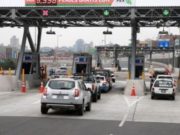 Gobierno busca congelar tarifas de peaje para transportistas