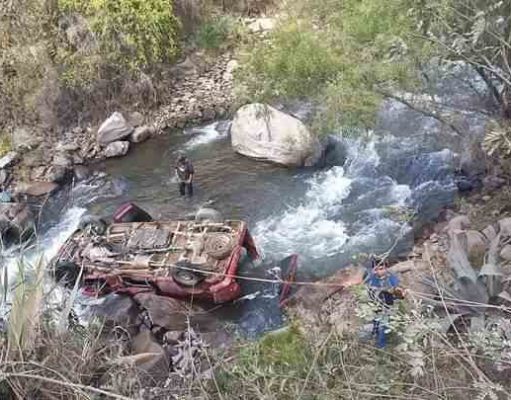 Huánuco: vehículo se despistó y cayó al rio dejando dos muertos y varios heridos
