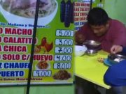 Peruano creativo causa furor tras vender caldo de gallina a 3 soles : «Caldo calatito, caldo macho”