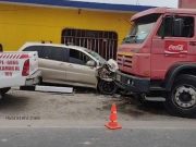 Auto se despistó y chocó contra vehículo repartidor de gaseosas en Quepepampa
