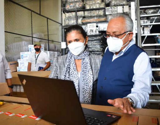 Gobernador Chavarría supervisa llegada de 5,259 laptops para docentes del nivel secundario de la Región Lima