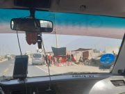 Comerciantes informales arriesgan su vida al colocar puestos muy cerca a pista Huaral-Lima
