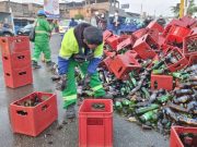 Rímac: camión se estrelló y más de 2 mil cajas de cerveza terminaron regadas en el piso