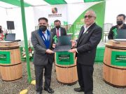 Gobernador Ricardo Chavarría entregó más de 5,200 laptops para docentes de secundaria de la Región Lima