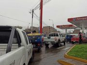 Conductores hacen largas colas en grifos tras desabastecimiento de GLP