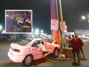 Huacho: Auto perdió el control y se empotró contra un panel publicitario