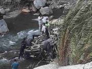 Vehículo cayó aparatosamente al rio Huaura y dejó un fallecido en la carretera Sayán